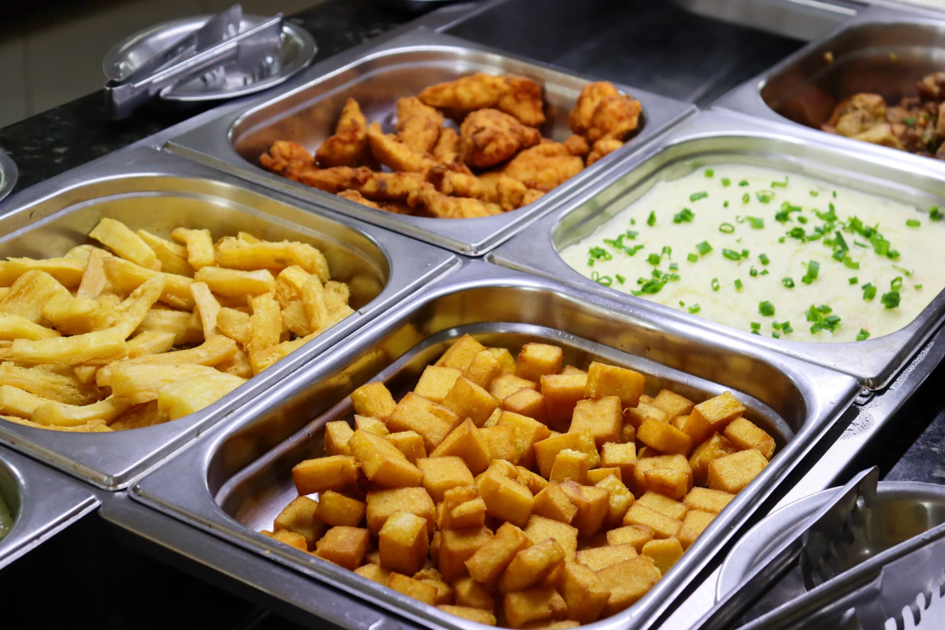 Buffet quente do restaurante